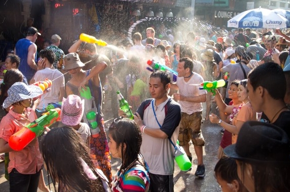 4월 해외 여행지 _방콕_송크란축제 물싸움