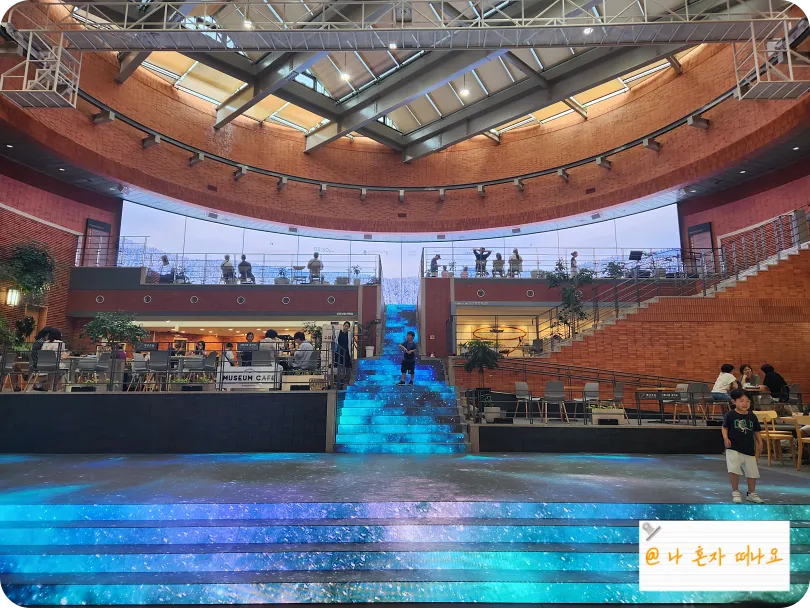 대형스크린이-있는-미디어아트