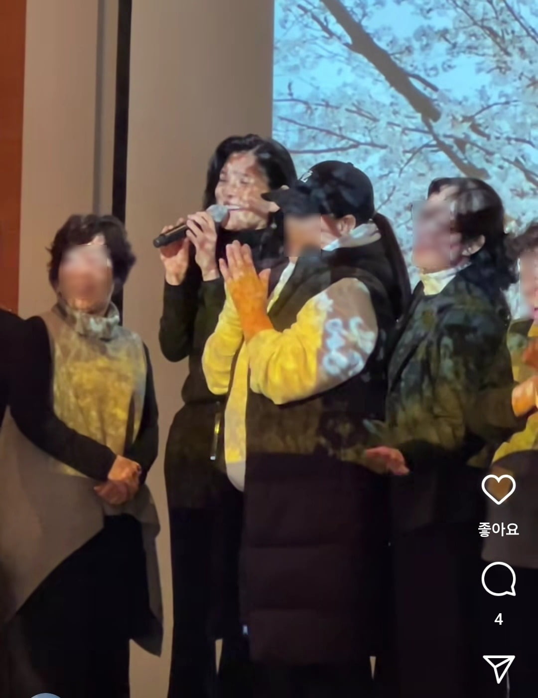 2월 3일 제주신라호텔에서 진행된 ‘맛있는 제주 만들기’(맛제주) 프로젝트 10주년 기념행사에서 노래하는 이부진 호텔신라 사장.