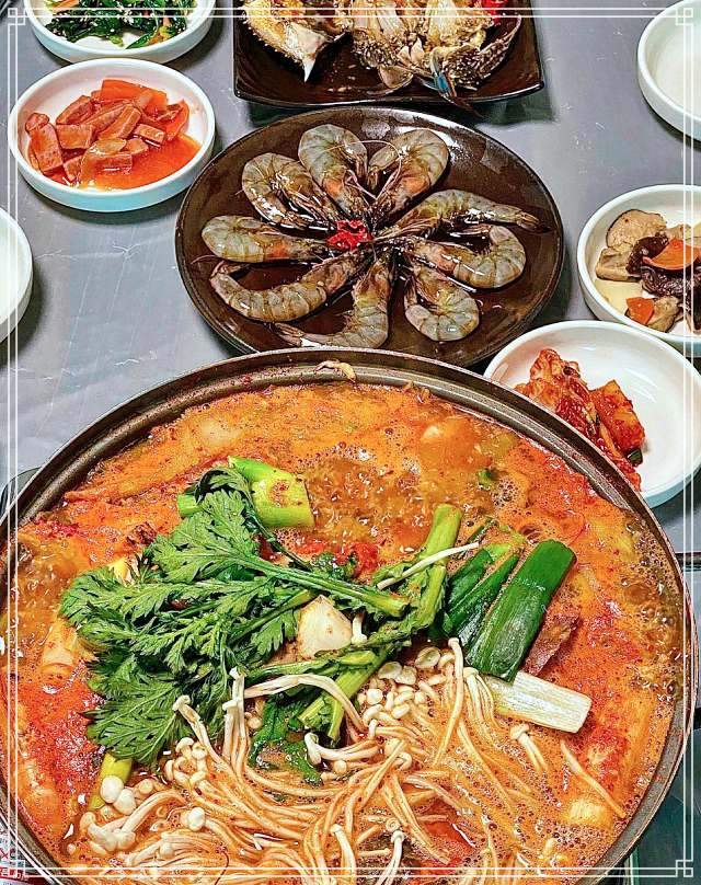 생생정보 마당 태안 안면도 꽃게 게국지 우동 맛집