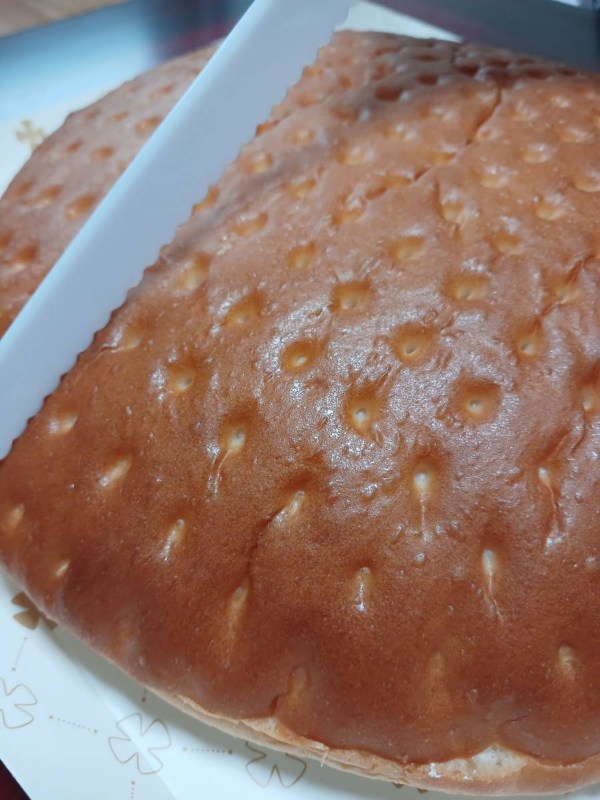 CU 크림대빵 커팅하다