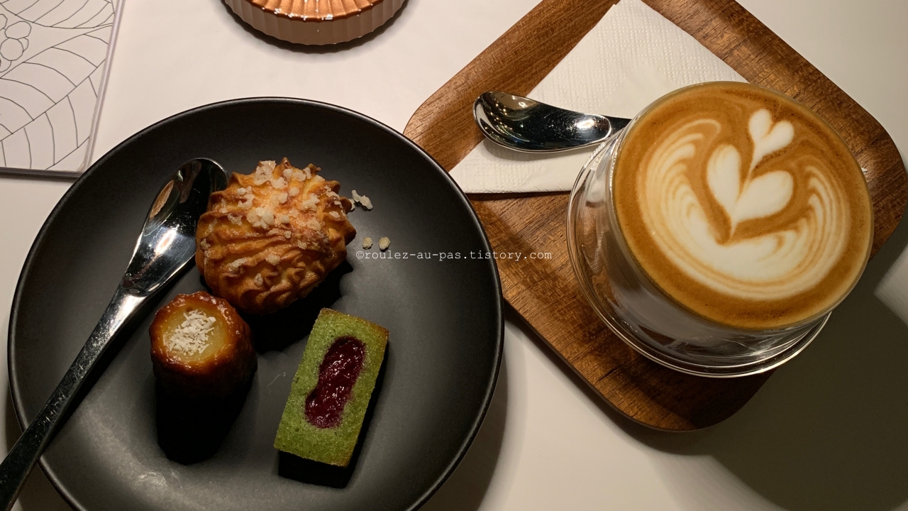 BKK-ICONSIAM-DARK-CAFE