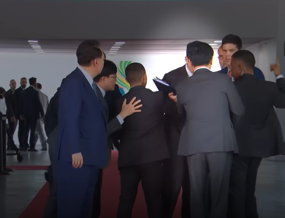 G20 윤석열 수행원 브라질 몸싸움, 실랑이, 통역요원 브라질 경호원