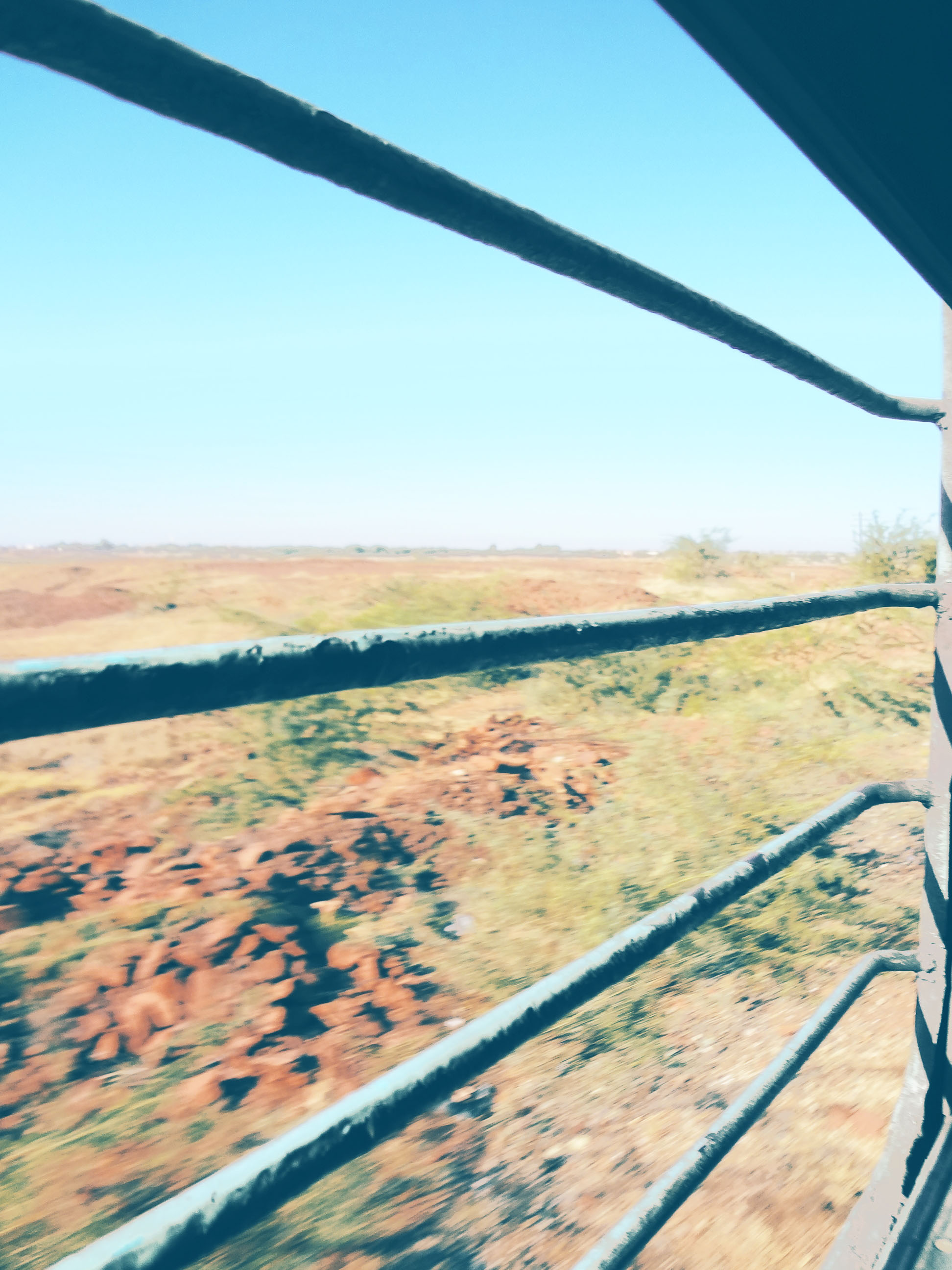 인도 슬리퍼 열차 여행기: 기차 안에서 만난 특별한 문화와 사람들