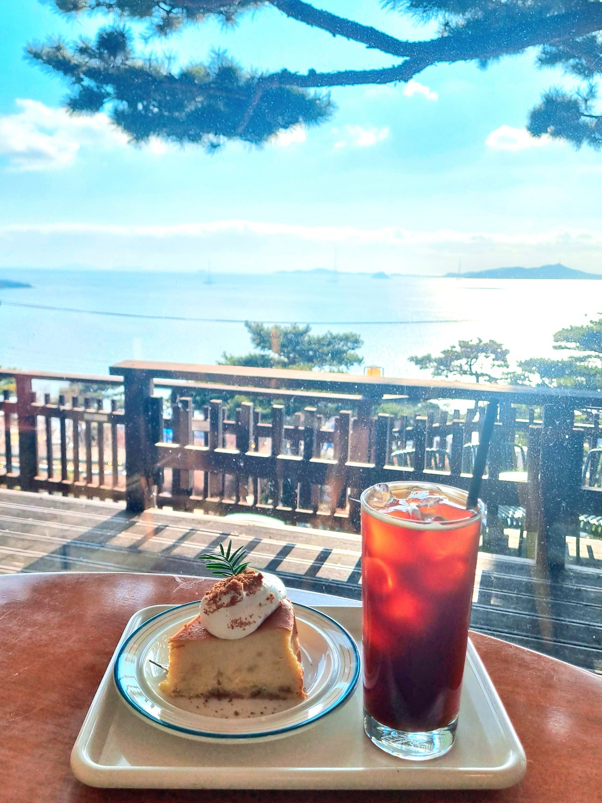 강화도 너머 석모도 노을이 예쁜 탁 트인 오션뷰 카페 &amp;#39;순간의순간&amp;#39;: 비건&amp;#44; 노밀가루 디저트&amp;#44; 무료 쿠폰