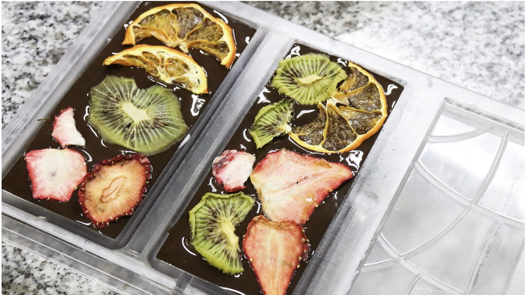 다크 초콜릿과 베리류