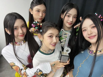 뉴진스-셀카-1