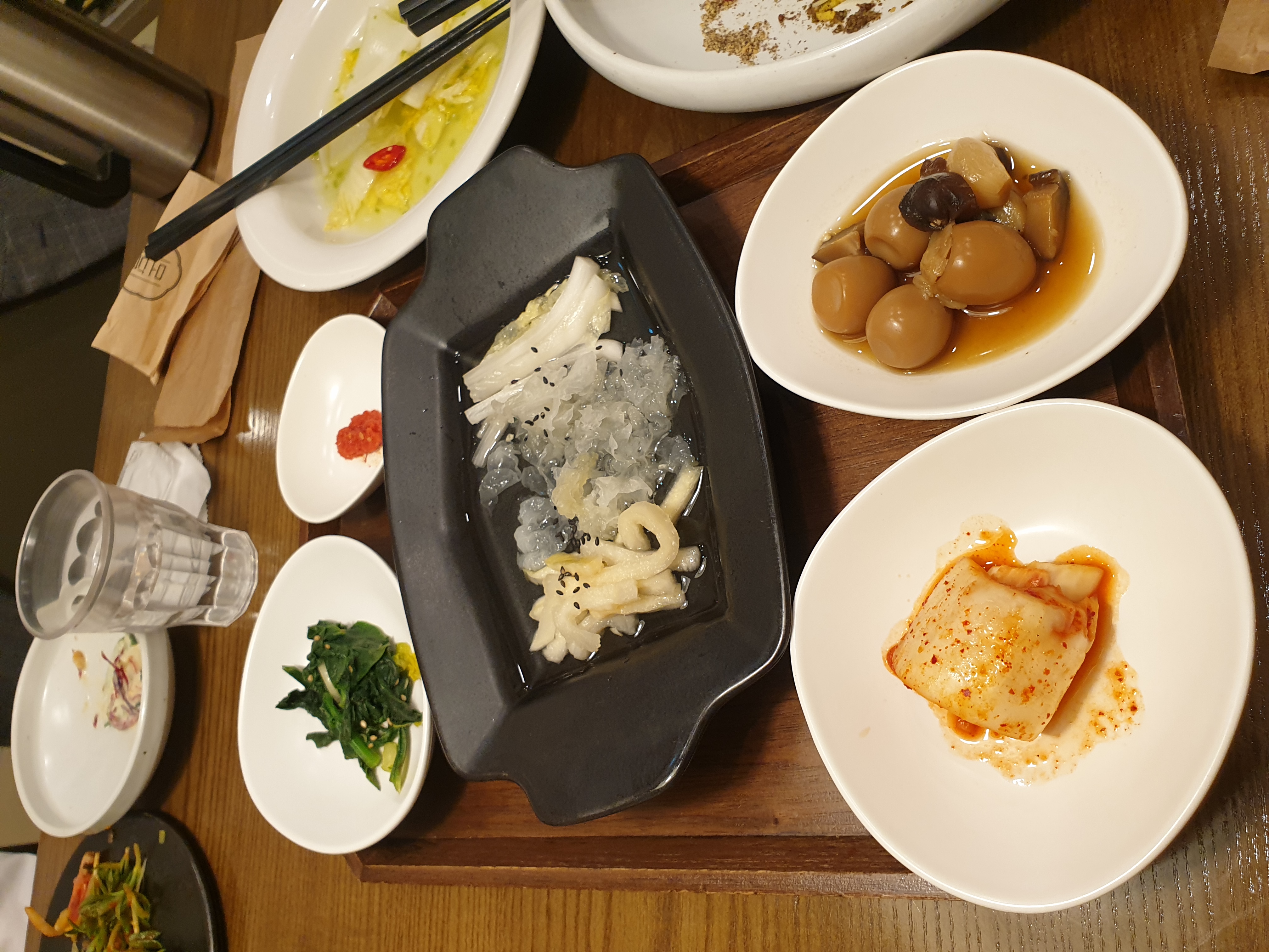 밑반찬들