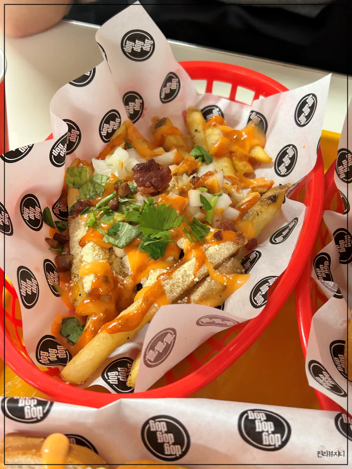 한남동-핫도그-맛집-도그도그도그-치즈-감자튀김-단품-모습