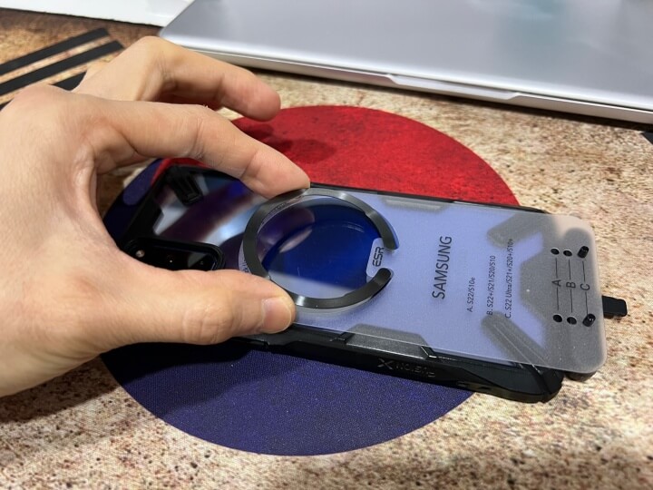 가이드에 링 스티커 부착