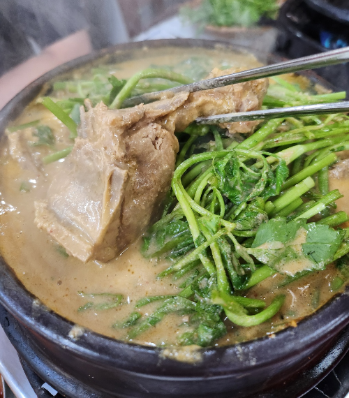 광주 맛집 '영미오리탕' - 미나리가 본체다 (feat. 진득한 국물)