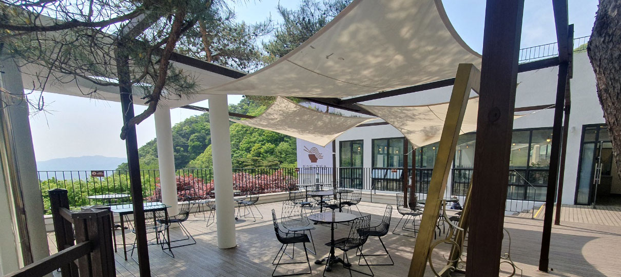 쉬자파크에 위치한 숲엔커피