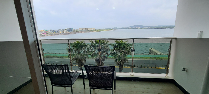 제주도 제주도숙박 아로하호텔 아담한호텔 아로하호텔입구 아로하호텔로비 4008호입실 바다뷰 트윈배드 오션뷰
