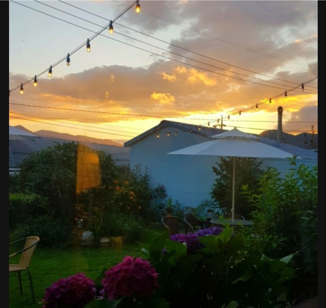 노을이내리는나루 통창에서 바라본 노을모습