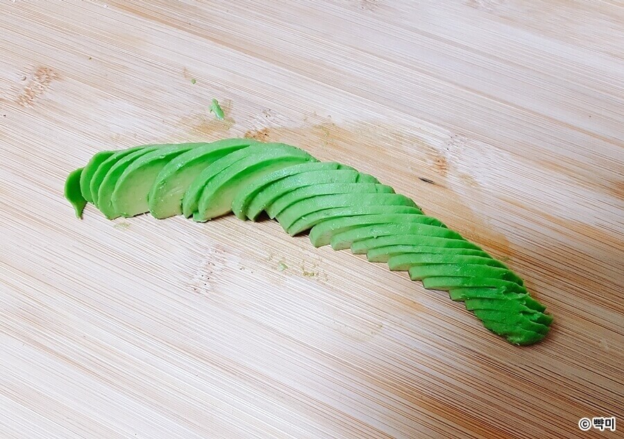 다이어트-식단-크래미-아보카도-샐러드