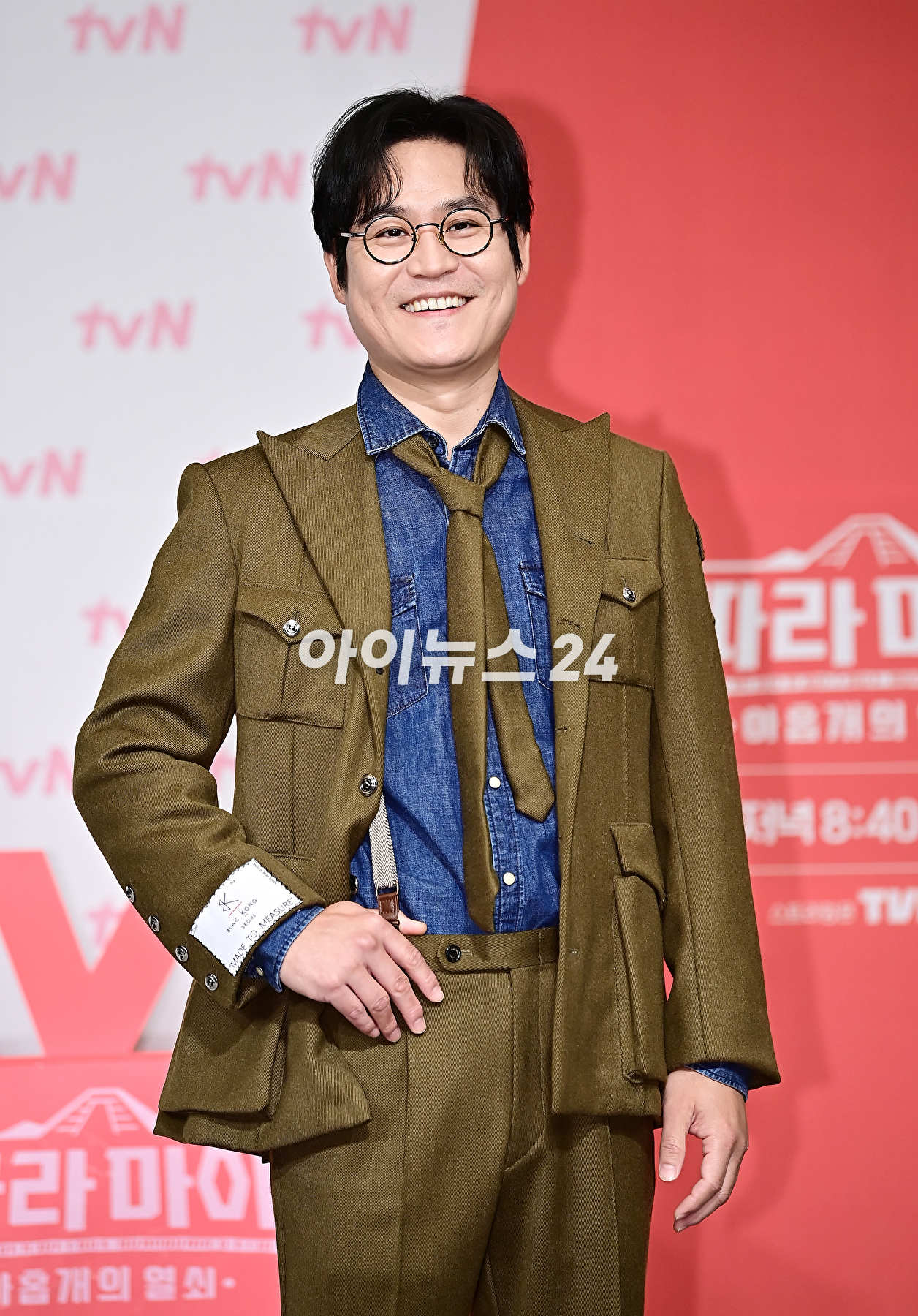 배우 김성균이 1일 오후 서울 마포구 서울가든호텔에서 열린 tvN '형따라 마야로 : 아홉 개의 열쇠' 제작발표회에서 포토타임을 갖고 있다. [사진=곽영래 기자]
