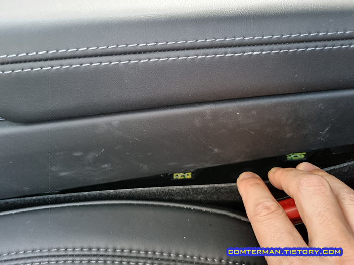 테슬라 모델3 하이랜드 센터콘솔 옆면 덮개 분리 요령