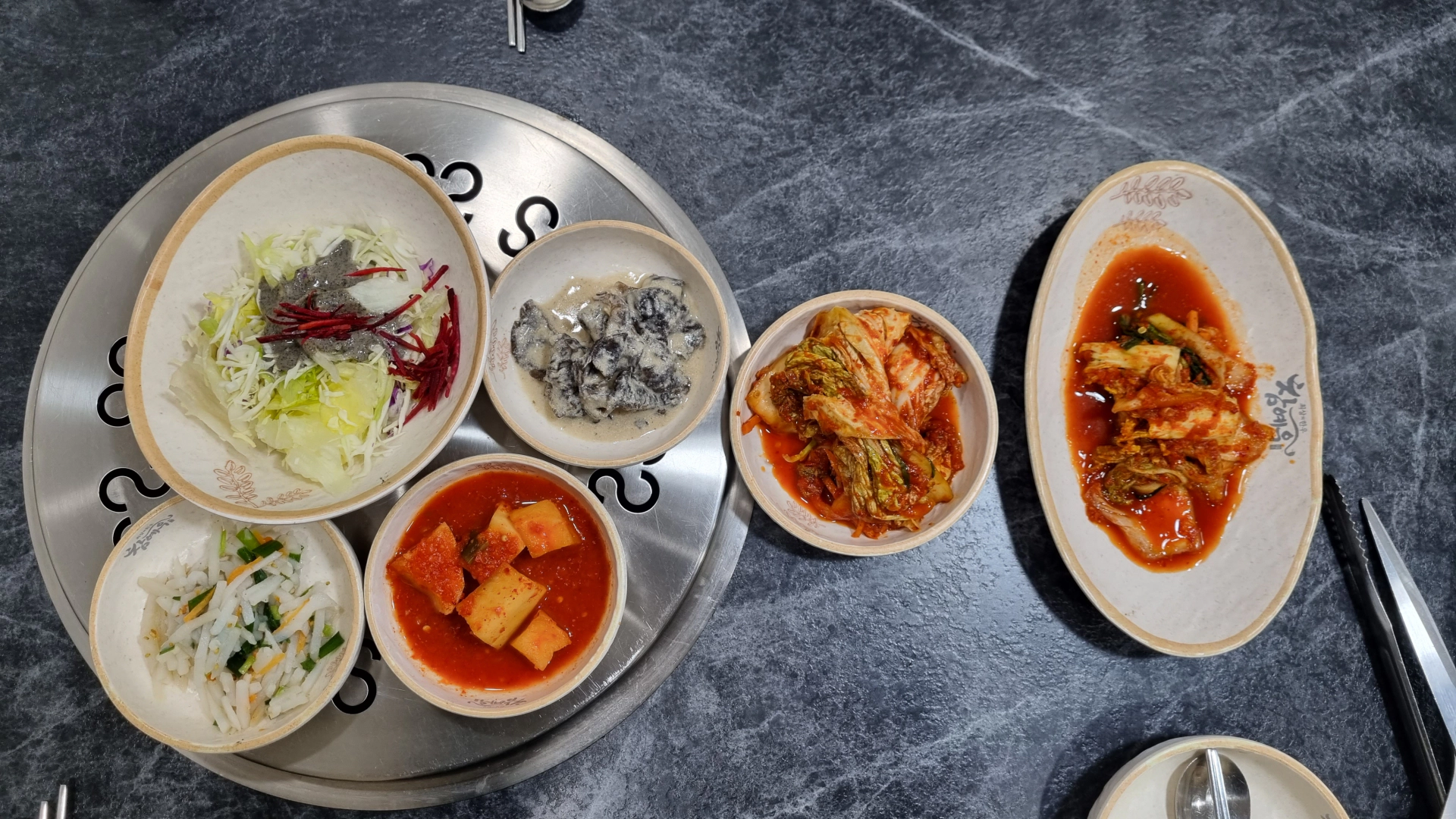 참예우한우프라자 반찬입니다.