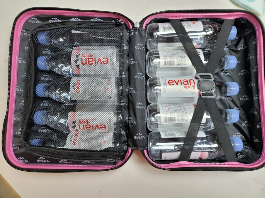 에비앙 핑크백 패키지 내부 (물포함)