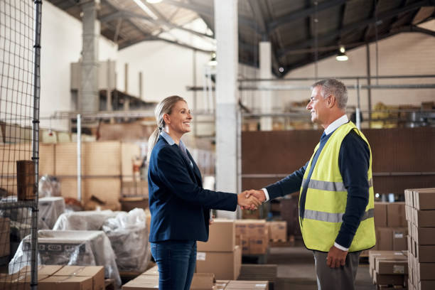 창업 vs 재취업, 어떤 길이 더 유리할까?