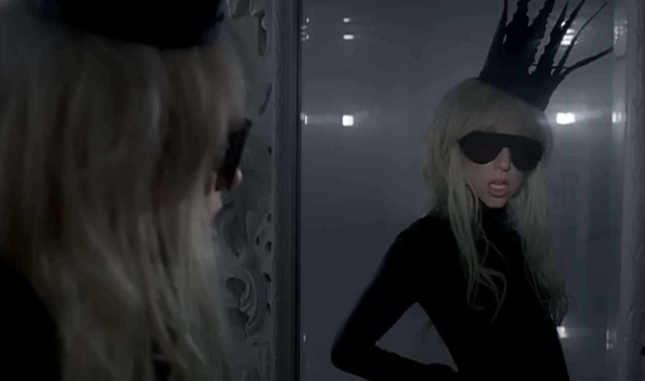 LADY GAGA Bad Romance