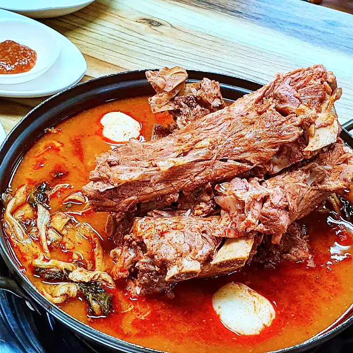 생방송오늘저녁 평택 소사벌 비전동 뼈다귀 감자탕 끝판왕 산더미 뼈탑 전골 맛집 추천