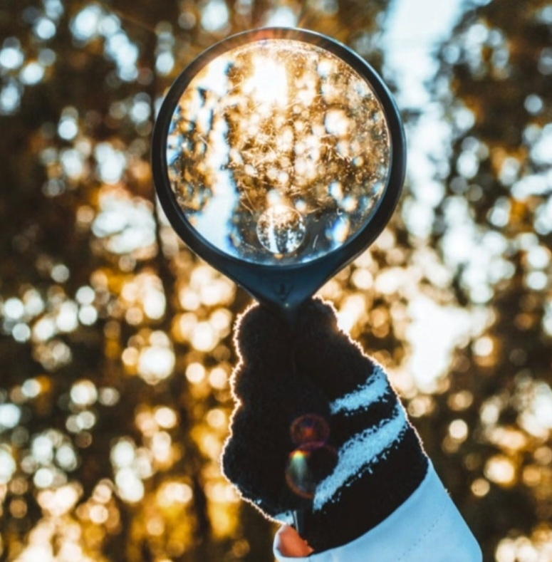 돋보기로 보는 햇살 이미지