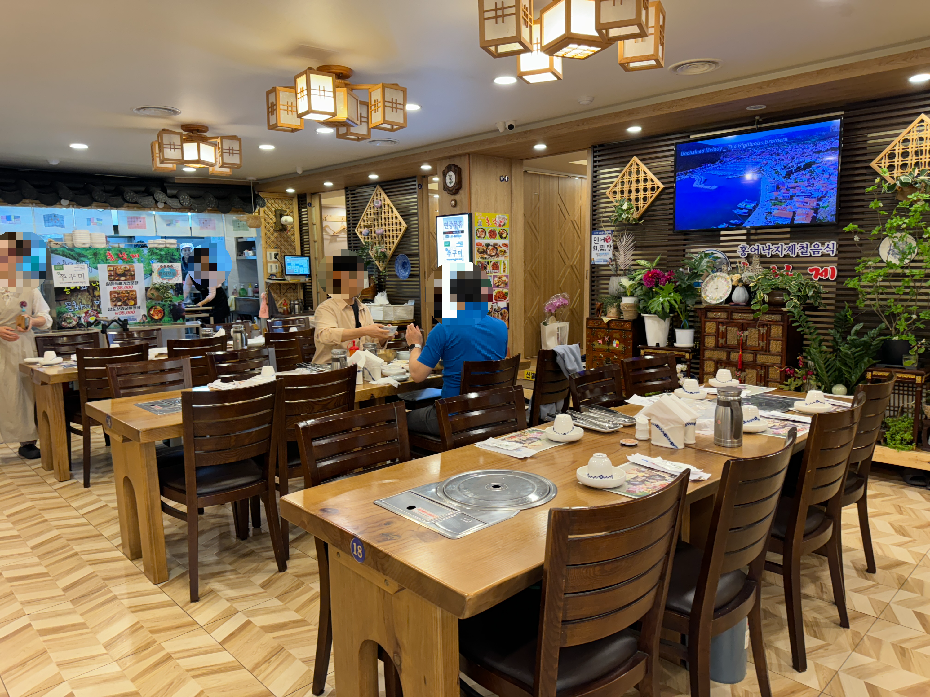 서울 교대역 맛집 홍낙제 홀과 룸 내부 공간