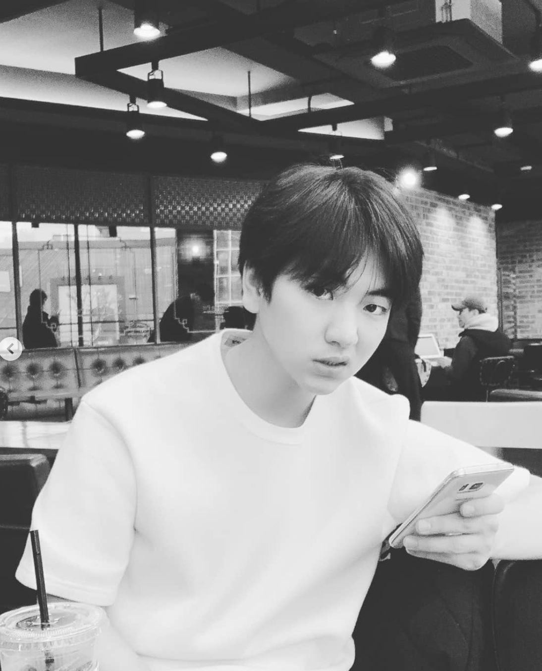 이주승 흑백