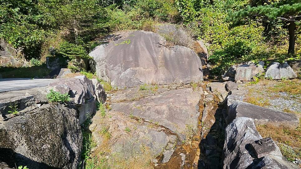 안성 국사암 : 남부 경기의 산중 수행처와 전통 산사의 고요함