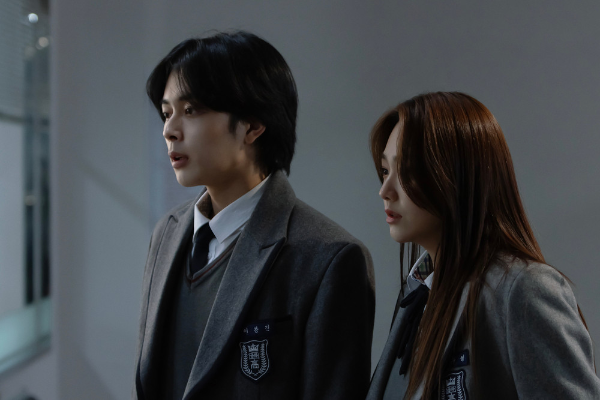 영화-사채소년-유선호-강미나-스틸컷