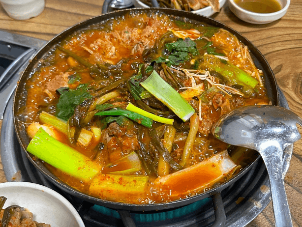 토밥즈 토요일은 밥이 좋아 파김치 감자탕 천안 맛집