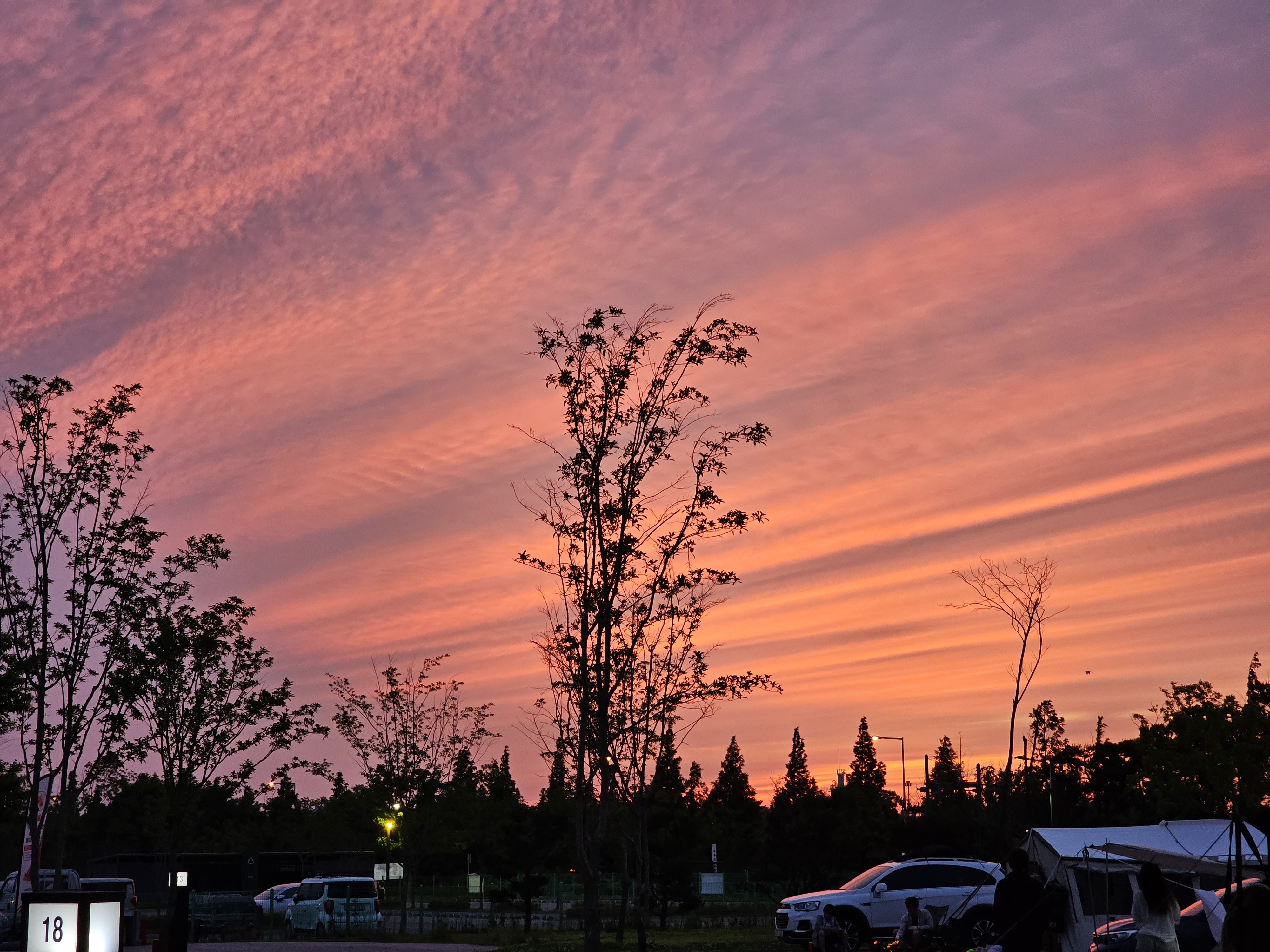 노을진 캠핑장 붉은 노을