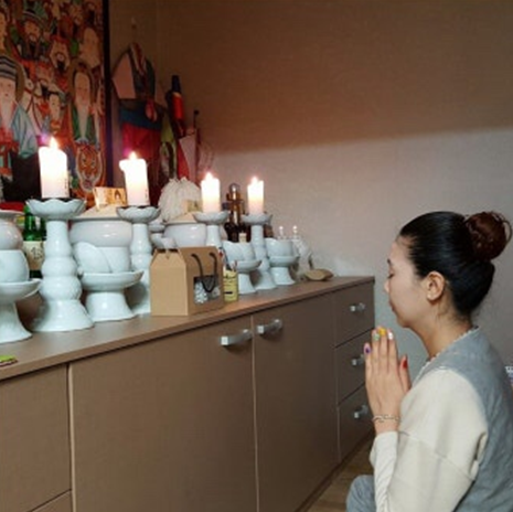 울산 신점 소백산 산신동자 기도모습