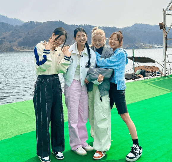 피프티피프티 단체사진