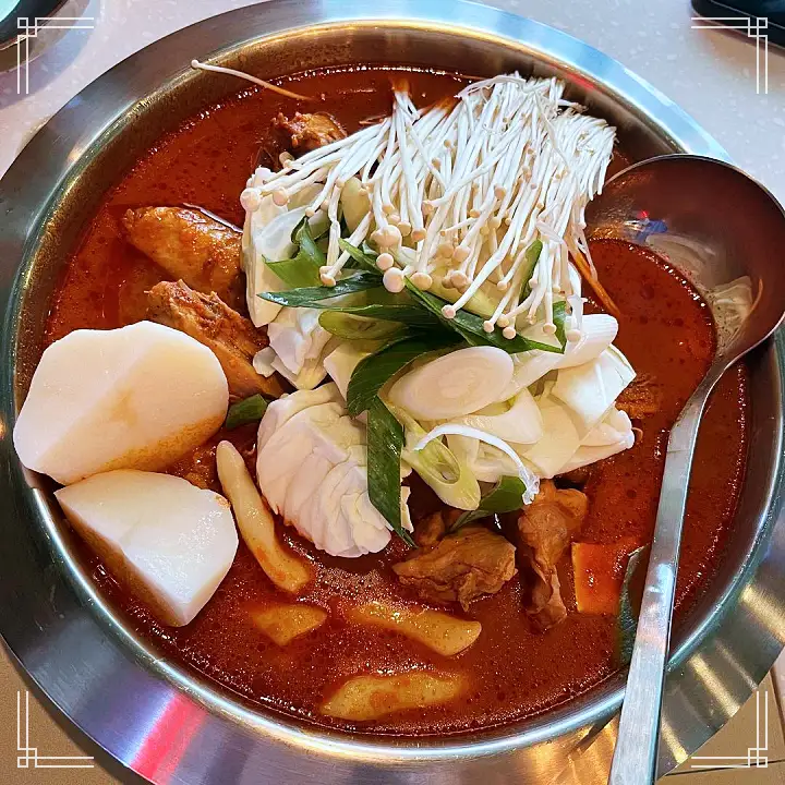 토요일은 밥이좋아 군포 산본 닭볶음탕 맛집 투움바 로제 차돌 닭도리탕 곱도리탕 닭떡볶이 게살볶음밥 현지인 추천 토밥 좋아 방송정보