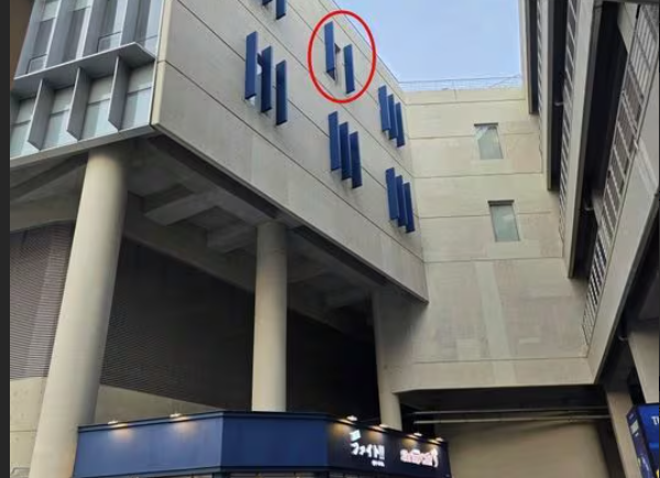 야구장 구조물 추락으로 인한 인명피해 발생 현장