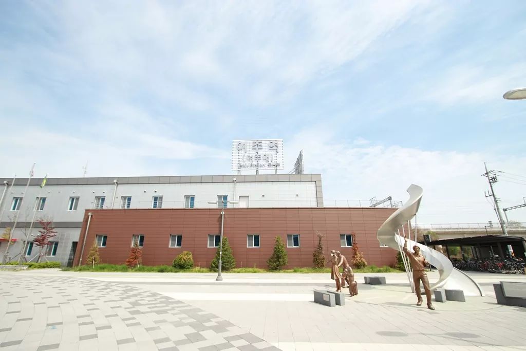 여주 여강길 1코스 시작점 여주역 전경 사진.