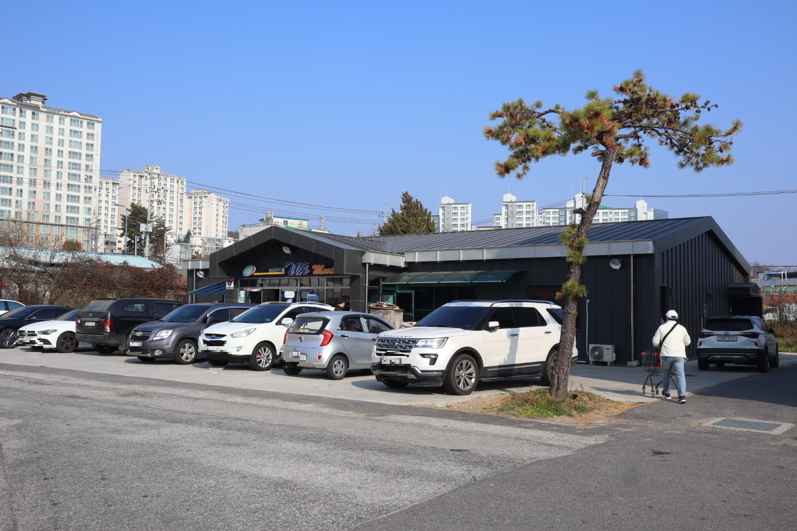 군마트-주차장