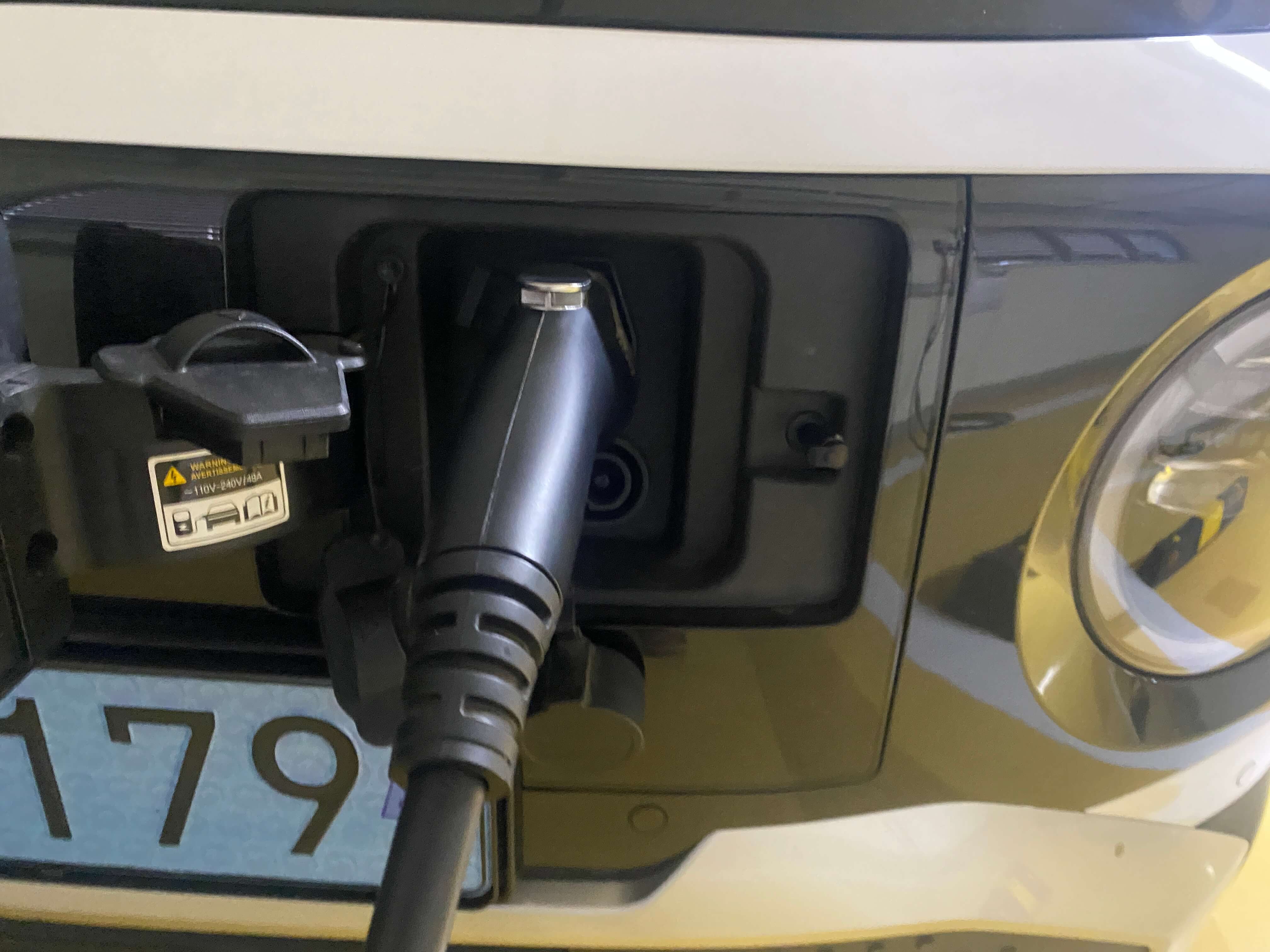 캐스퍼 일렉트릭 충전 중