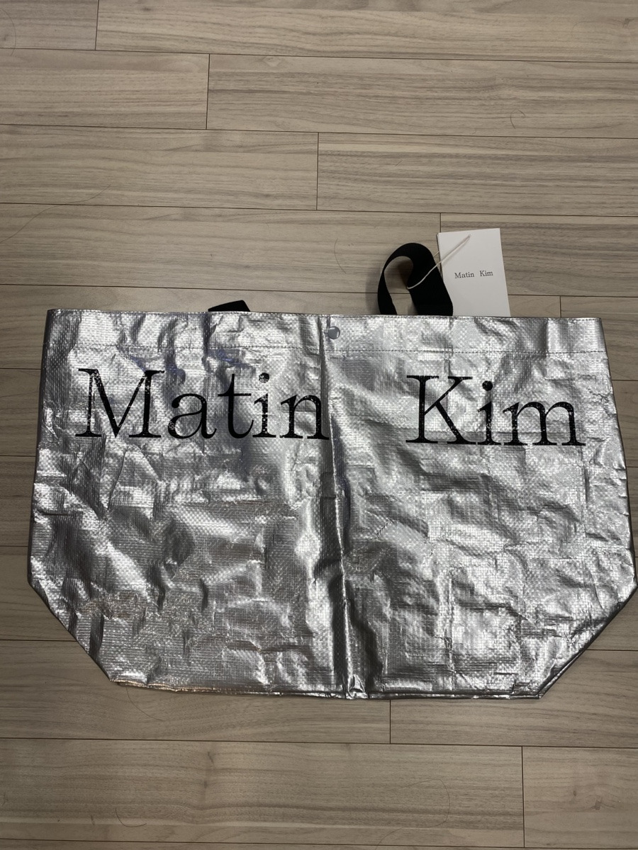 마뗑킴 에코백 타포린 MATINKIM TARPAULIN SHOPPER BAG IN SILVER
