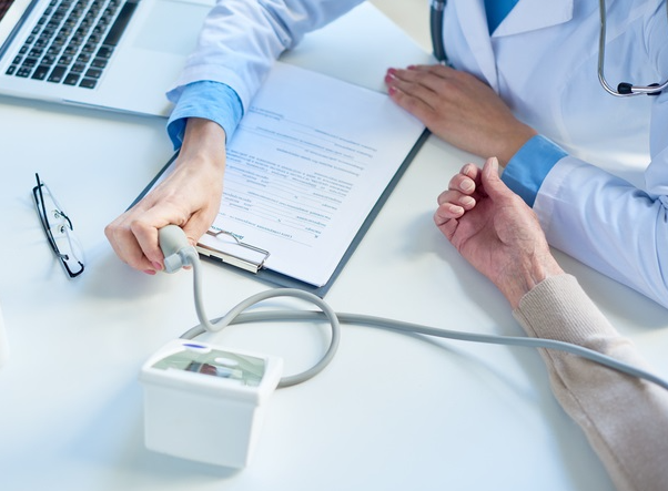 고혈압 혈압관리 자연치료 생활습관개선 혈압낮추기 저염식 대시식단 건강관리 체중감량 운동효과