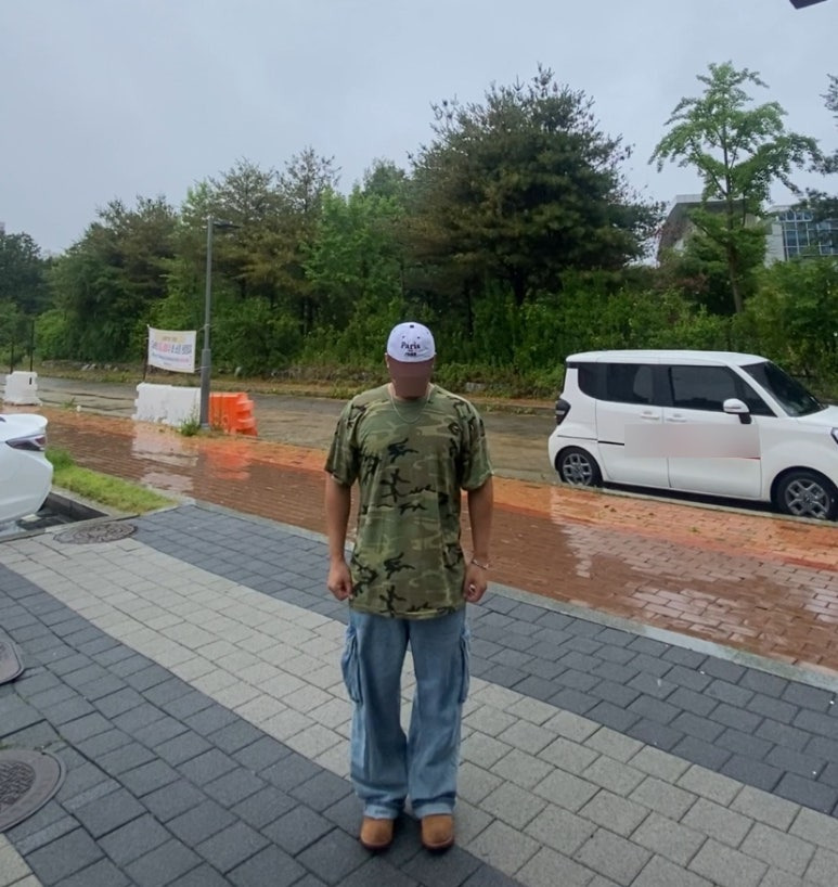 데일리룩('26. 6. 20.)윅 paris 투톤 워싱볼캡, 빈티지 목걸이, 로스코 4777 빈티지 우드랜드 카모티셔츠, 무신사스탠다드 카고 팬츠, 레드윙 아이언레인저 호손뮬스키너