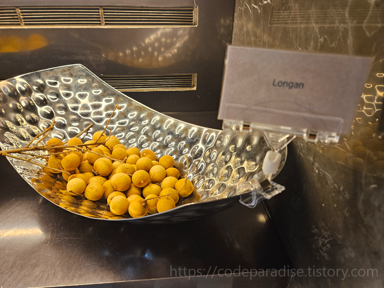 ํธํ
์ฌ์ง