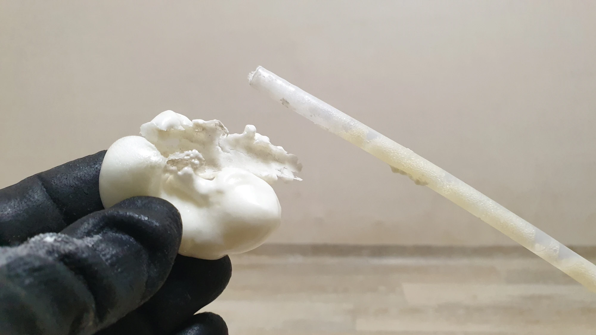 굳은 우레탄 폼