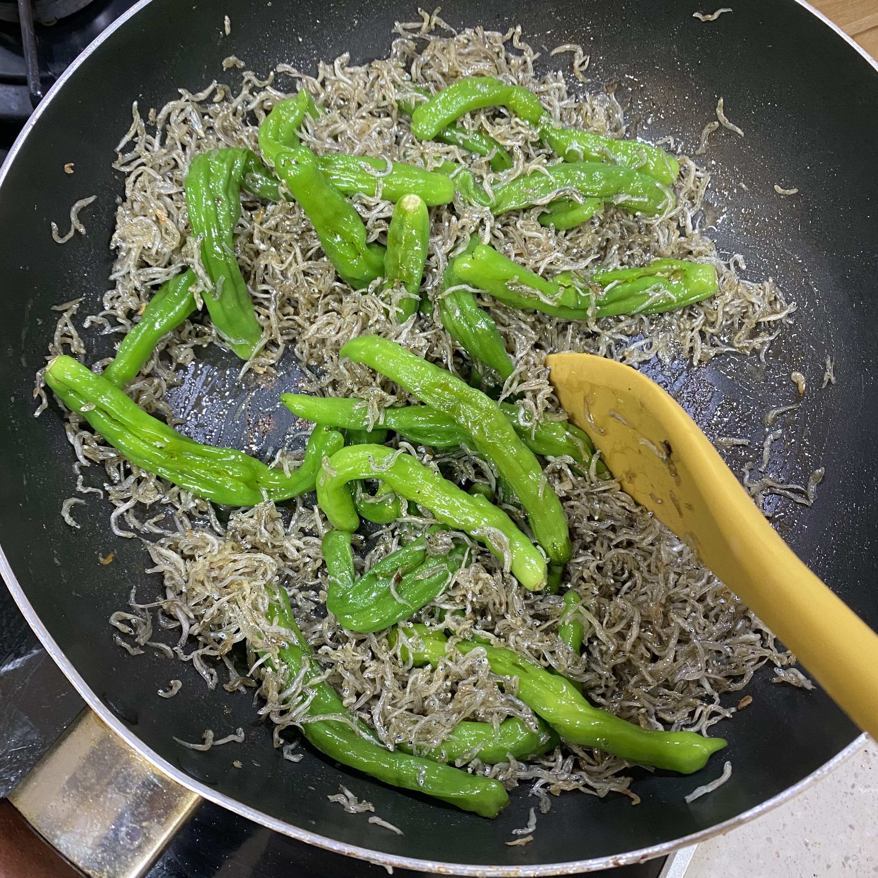 잔멸치 꽈리고추볶음