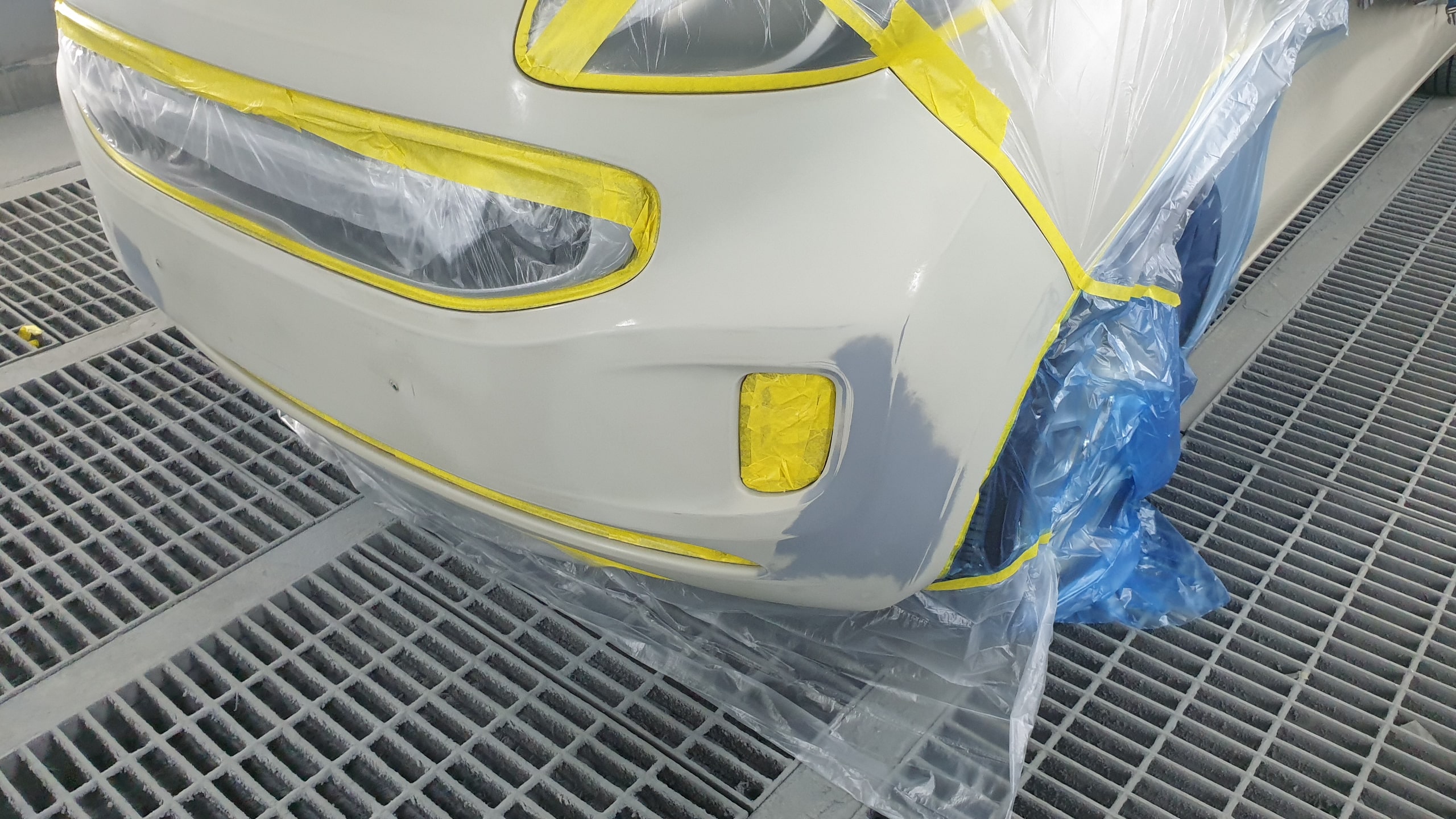 서페이서 도포 범퍼 스크패치 복원 - 서페이서 도포