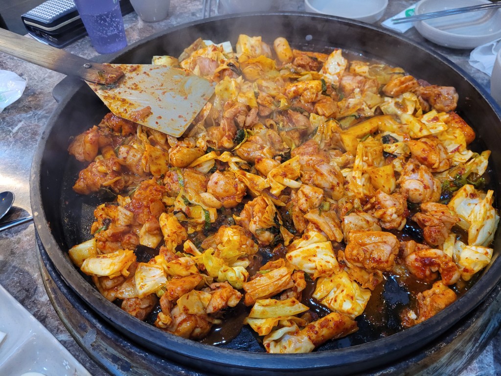 춘천식 닭갈비 양념이 익어가는 모습