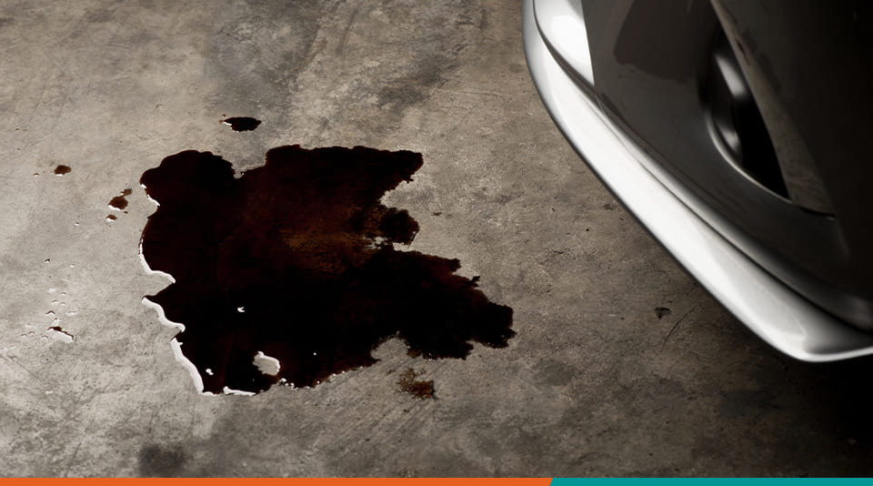 엔진오일 누유 (Engine oil leaking)