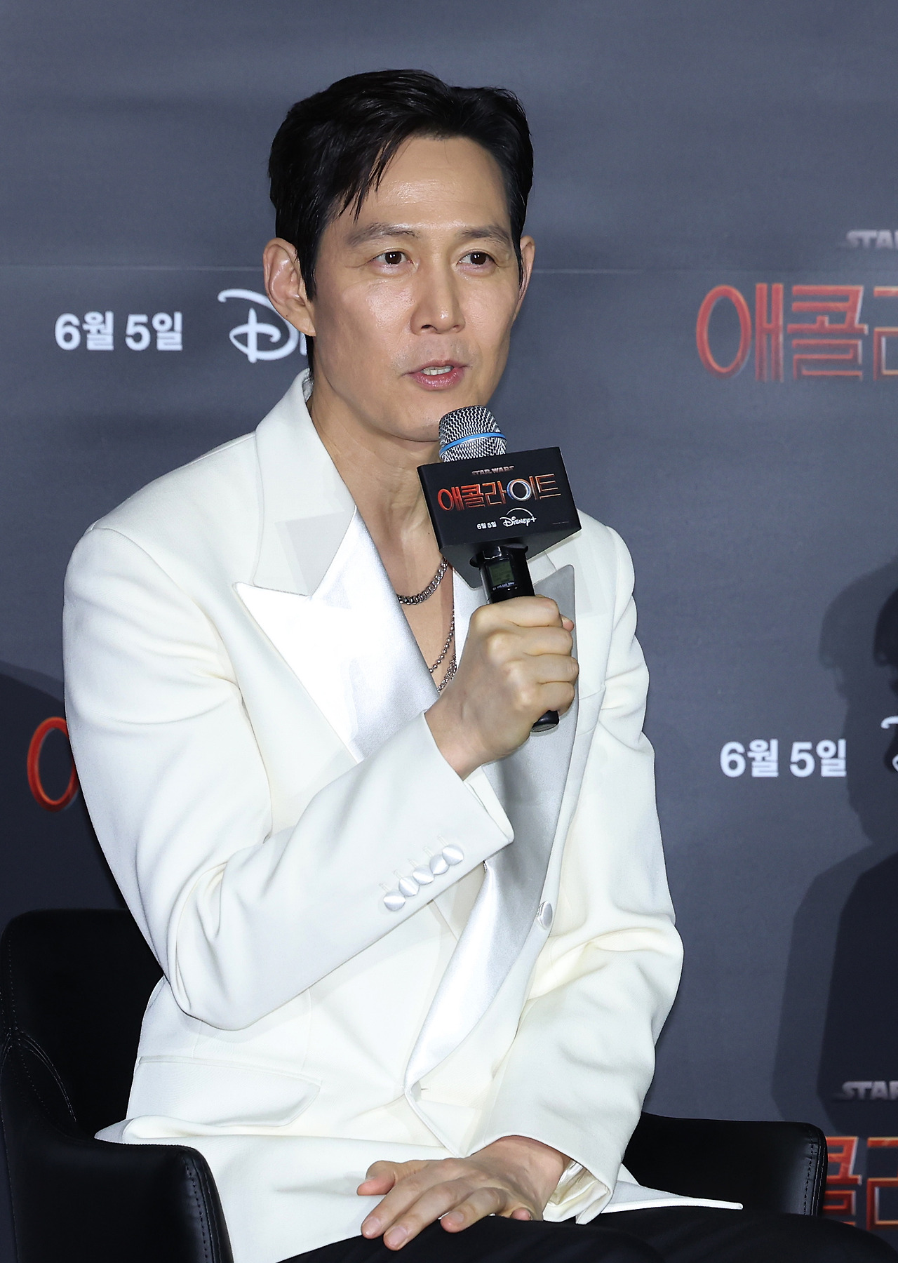 이정재의 연기 인생, 글로벌 도약, 그리고 인간적인 면모